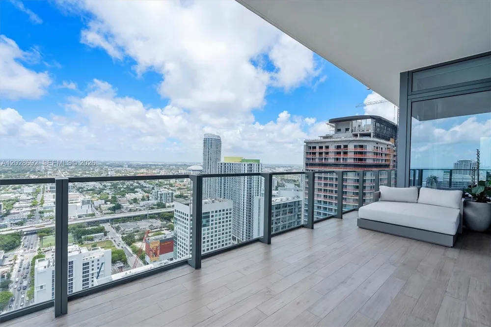88 SW 7th St #4001 Miami, FL 33130