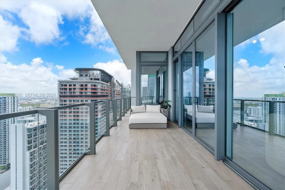 88 SW 7th St #4001 Miami, FL 33130