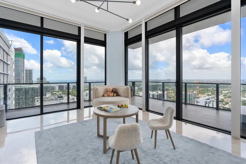 88 SW 7th St #4001 Miami, FL 33130