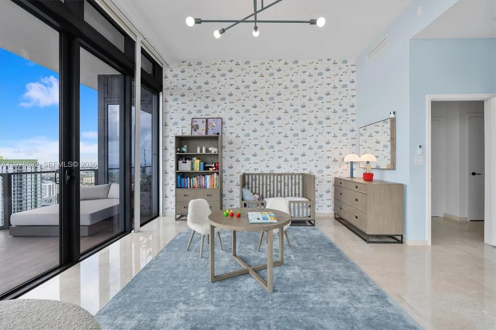 88 SW 7th St #4001 Miami, FL 33130