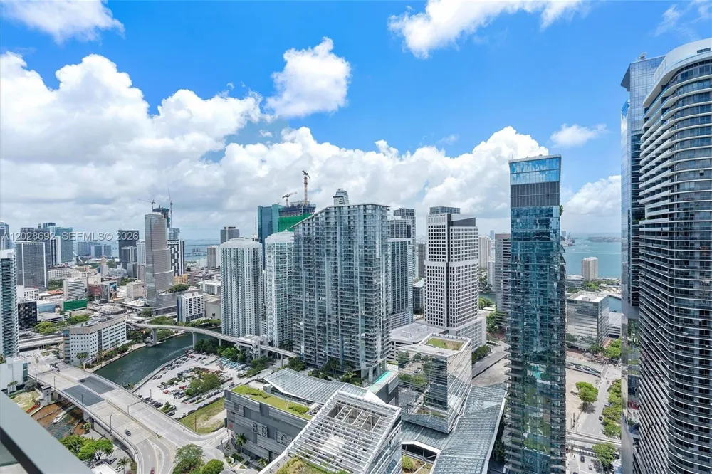 88 SW 7th St #4001 Miami, FL 33130