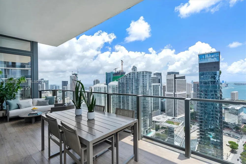88 SW 7th St #4001 Miami, FL 33130