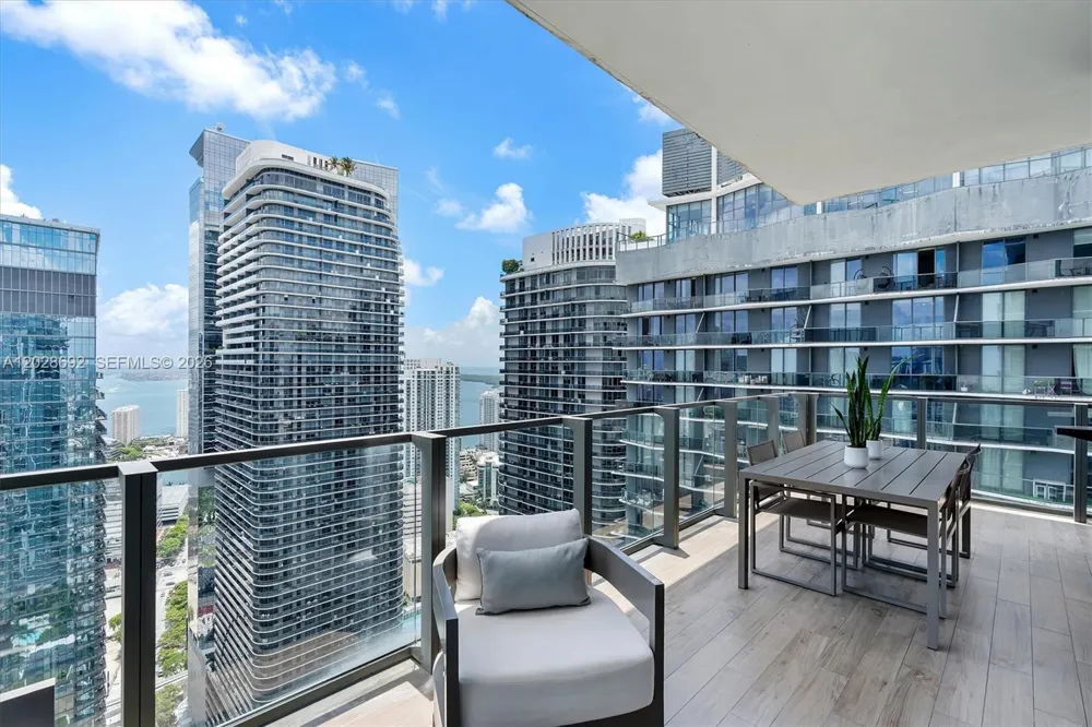88 SW 7th St #4001 Miami, FL 33130