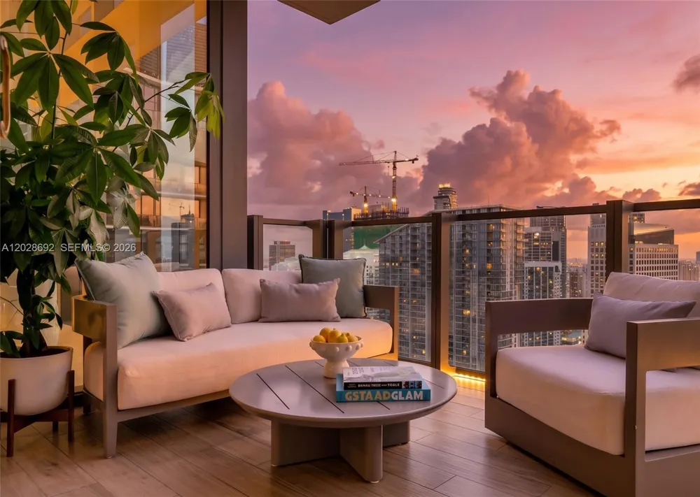88 SW 7th St #4001 Miami, FL 33130