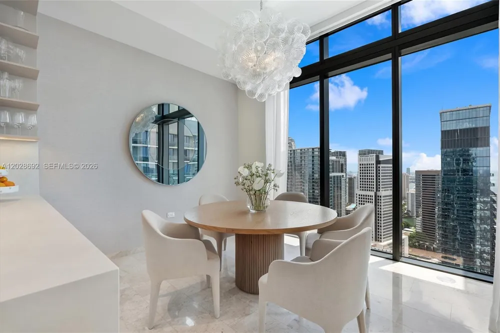 88 SW 7th St #4001 Miami, FL 33130