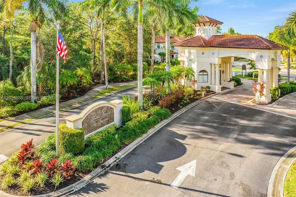 7542 Bristol Cir Naples, FL 34120