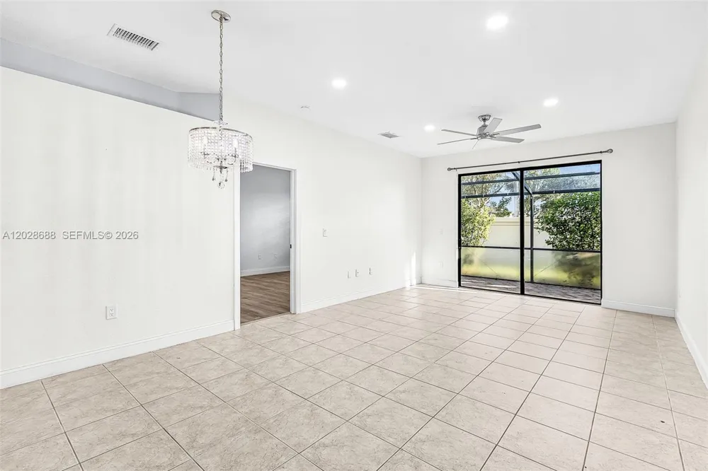 7542 Bristol Cir Naples, FL 34120
