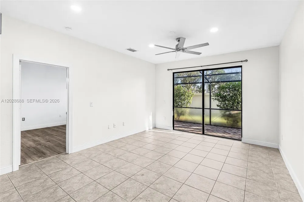 7542 Bristol Cir Naples, FL 34120