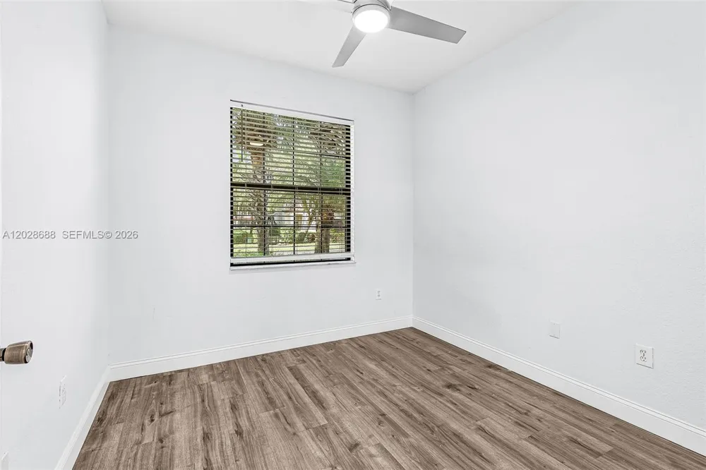 7542 Bristol Cir Naples, FL 34120