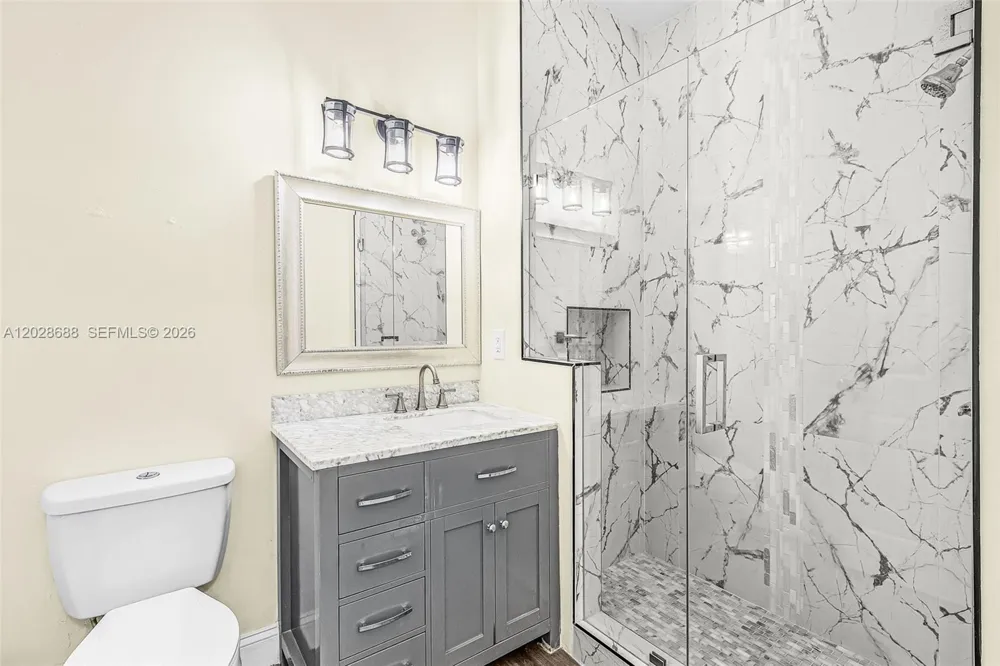 7542 Bristol Cir Naples, FL 34120