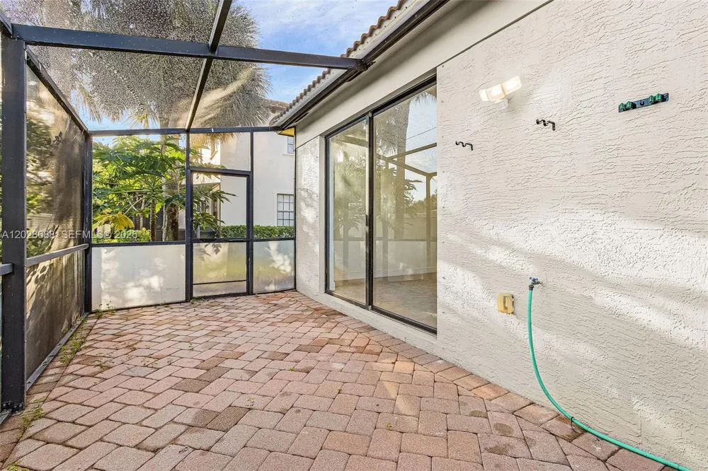 7542 Bristol Cir Naples, FL 34120