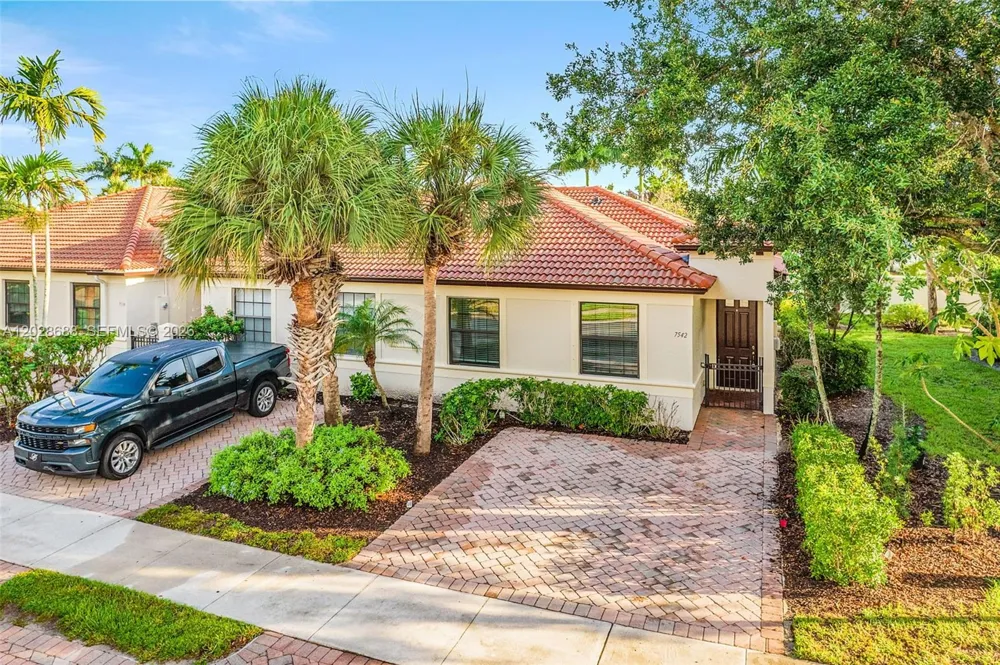 7542 Bristol Cir Naples, FL 34120