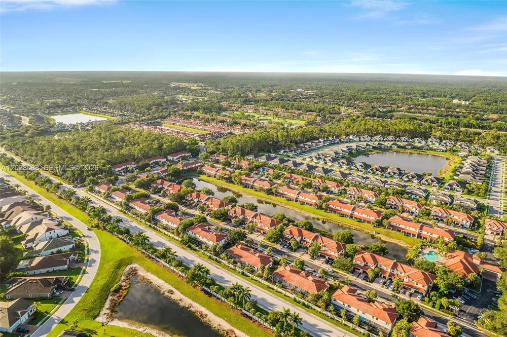 7542 Bristol Cir Naples, FL 34120