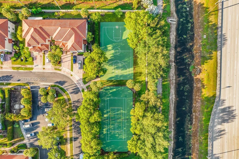 7542 Bristol Cir Naples, FL 34120