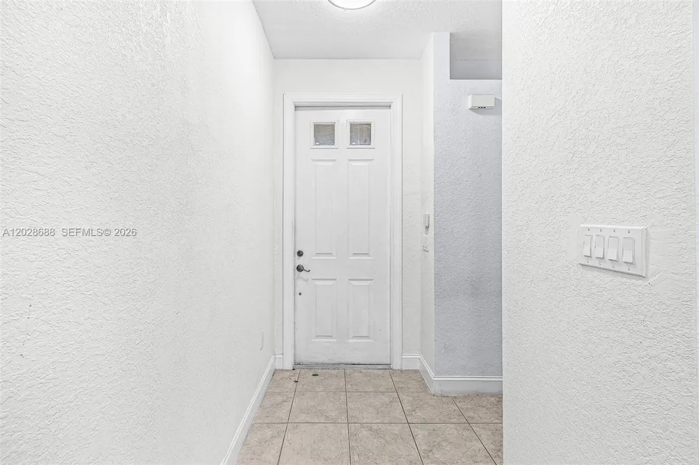 7542 Bristol Cir Naples, FL 34120