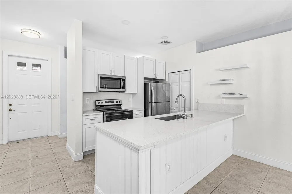 7542 Bristol Cir Naples, FL 34120