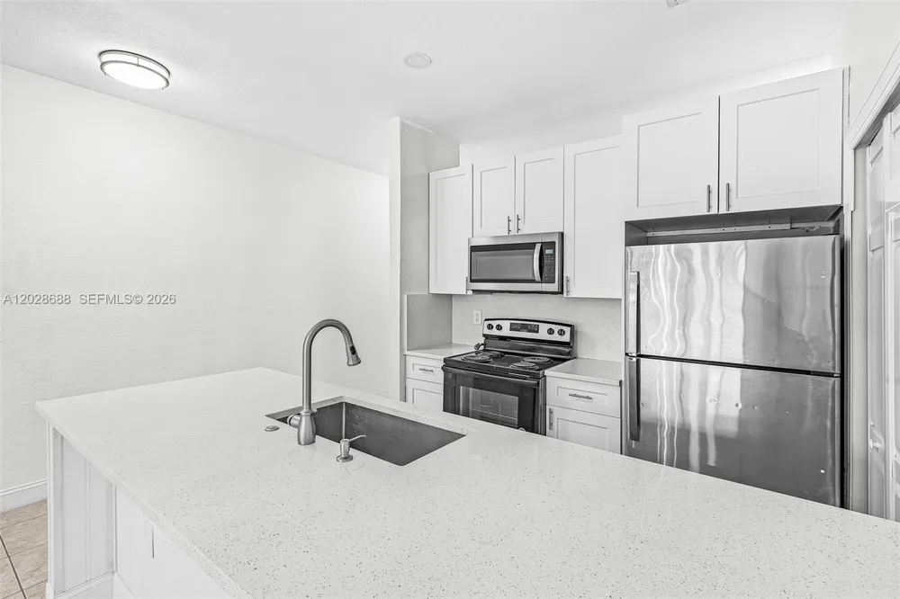7542 Bristol Cir Naples, FL 34120