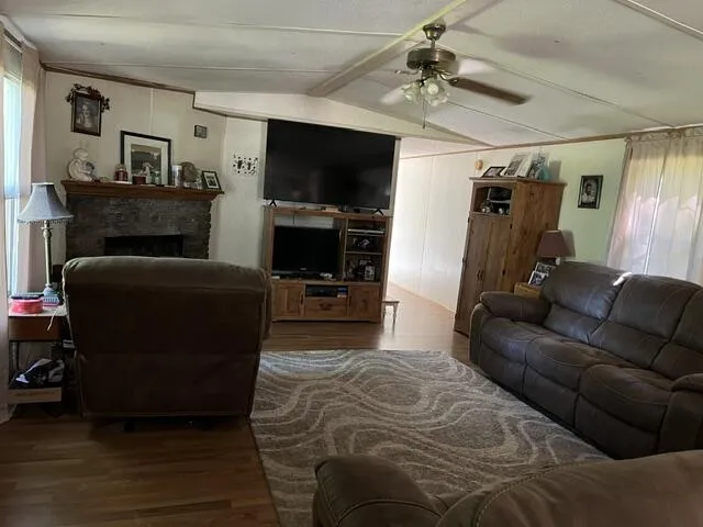 362 Cullen Savage Road Palmer, TN 37365