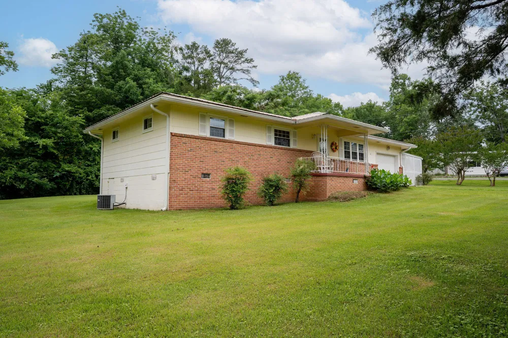 89 Pine Street Trenton, GA 30752