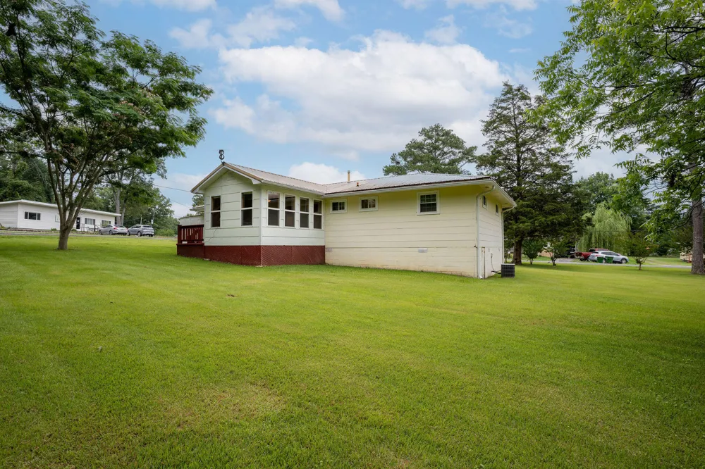 89 Pine Street Trenton, GA 30752