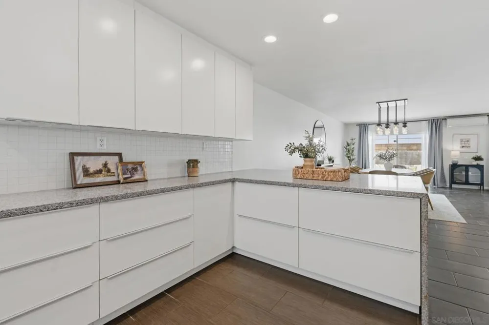 6463 Estrella Ave San Diego, CA 92120