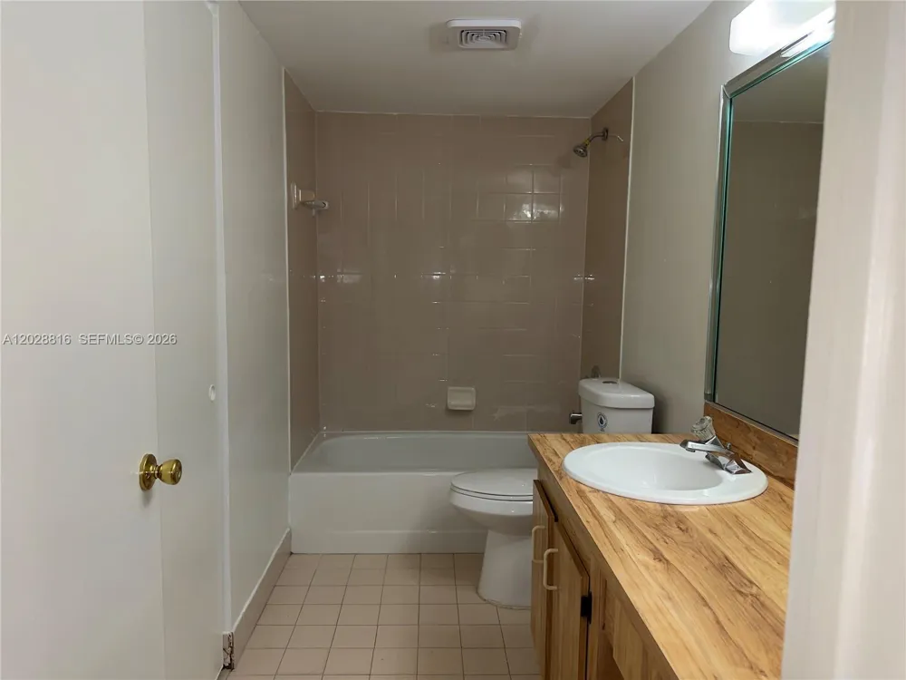 10441 Mahogany Key Cir #106 Miami, FL 33196