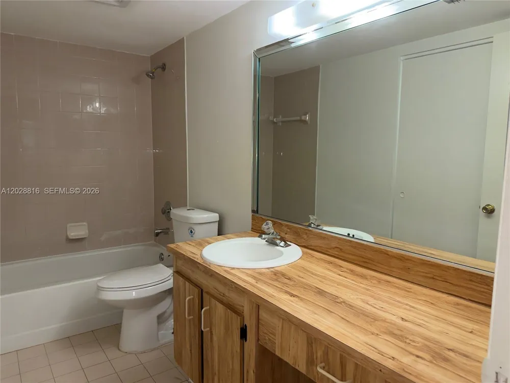 10441 Mahogany Key Cir #106 Miami, FL 33196
