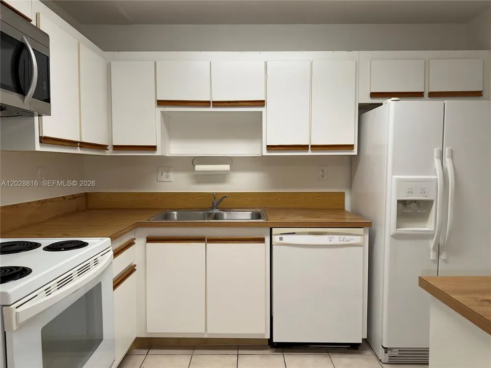 10441 Mahogany Key Cir #106 Miami, FL 33196