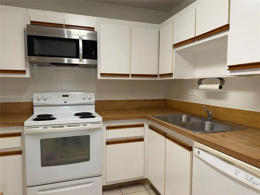 10441 Mahogany Key Cir #106 Miami, FL 33196
