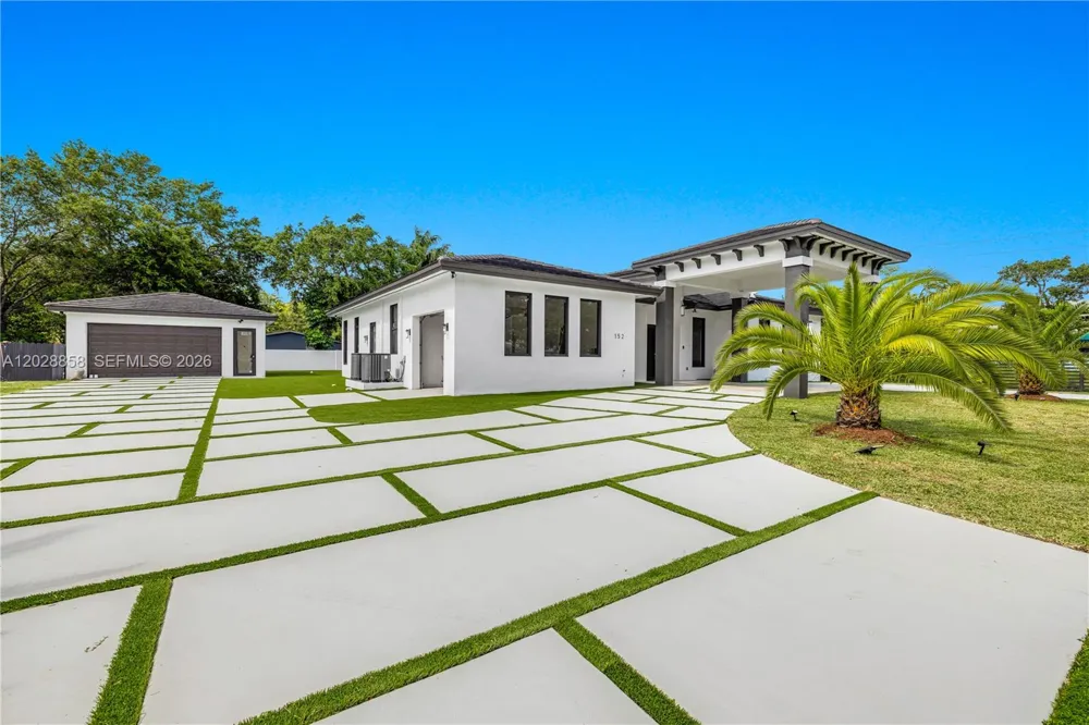 152 NW 165th St Miami, FL 33169