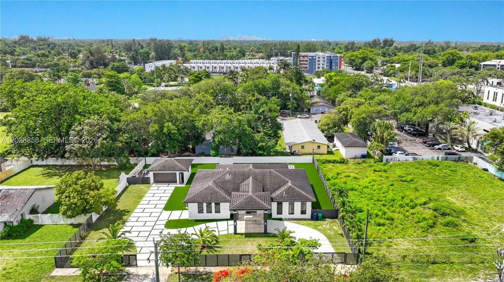 152 NW 165th St Miami, FL 33169