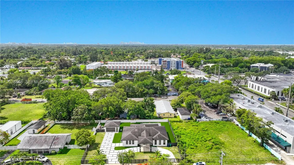 152 NW 165th St Miami, FL 33169