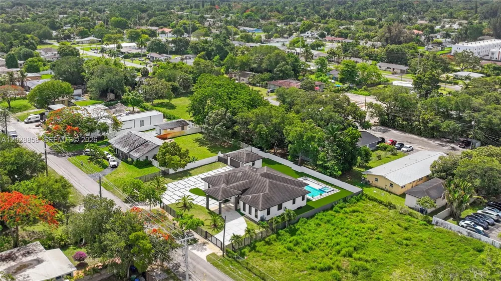 152 NW 165th St Miami, FL 33169