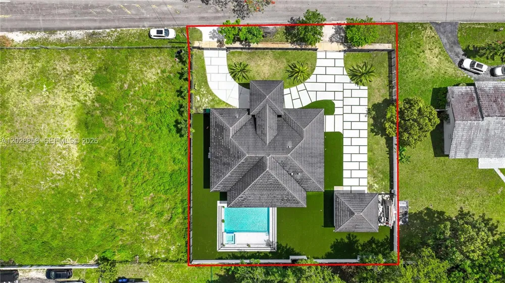 152 NW 165th St Miami, FL 33169