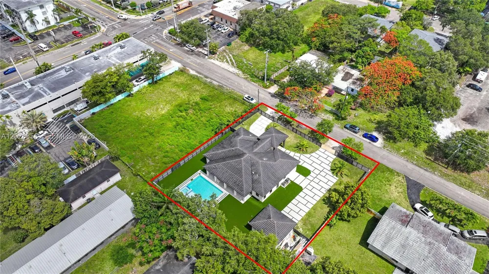 152 NW 165th St Miami, FL 33169