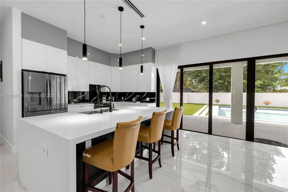 152 NW 165th St Miami, FL 33169