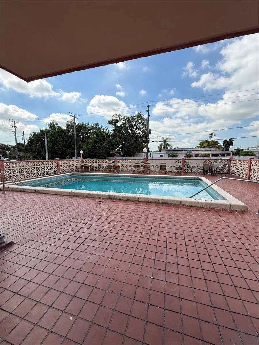 6820 W Flagler St #407 Miami, FL 33144