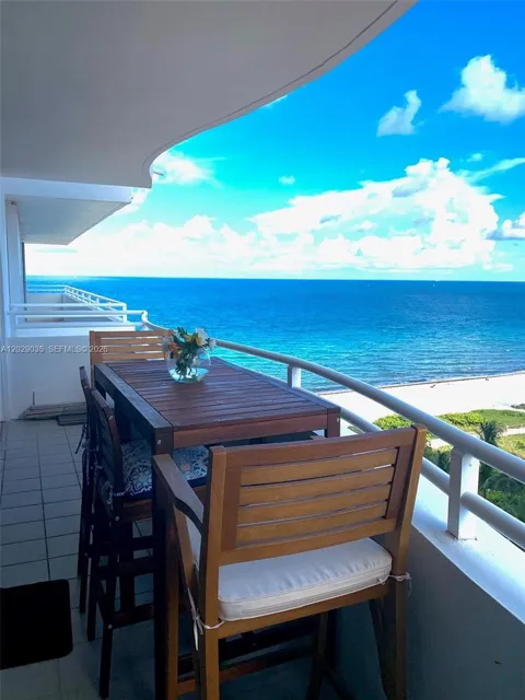 8911 Collins Ave #1104