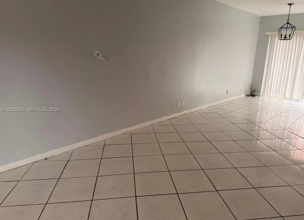 2512 NW 52nd Ave #22B Lauderhill, FL 33313