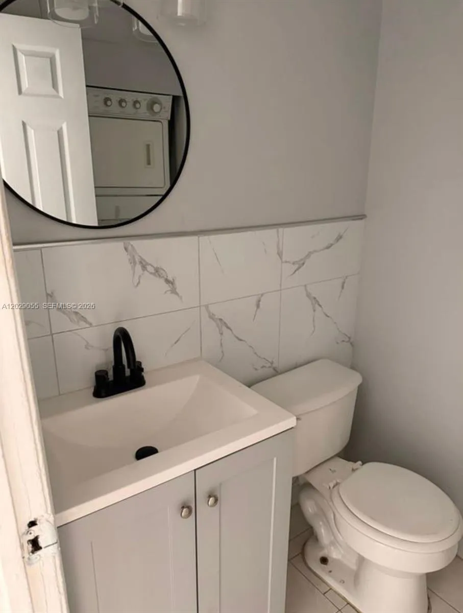 2512 NW 52nd Ave #22B Lauderhill, FL 33313