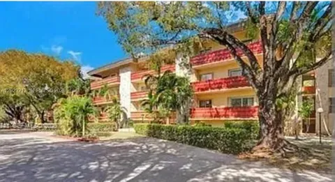 1205 Mariposa Ave #304