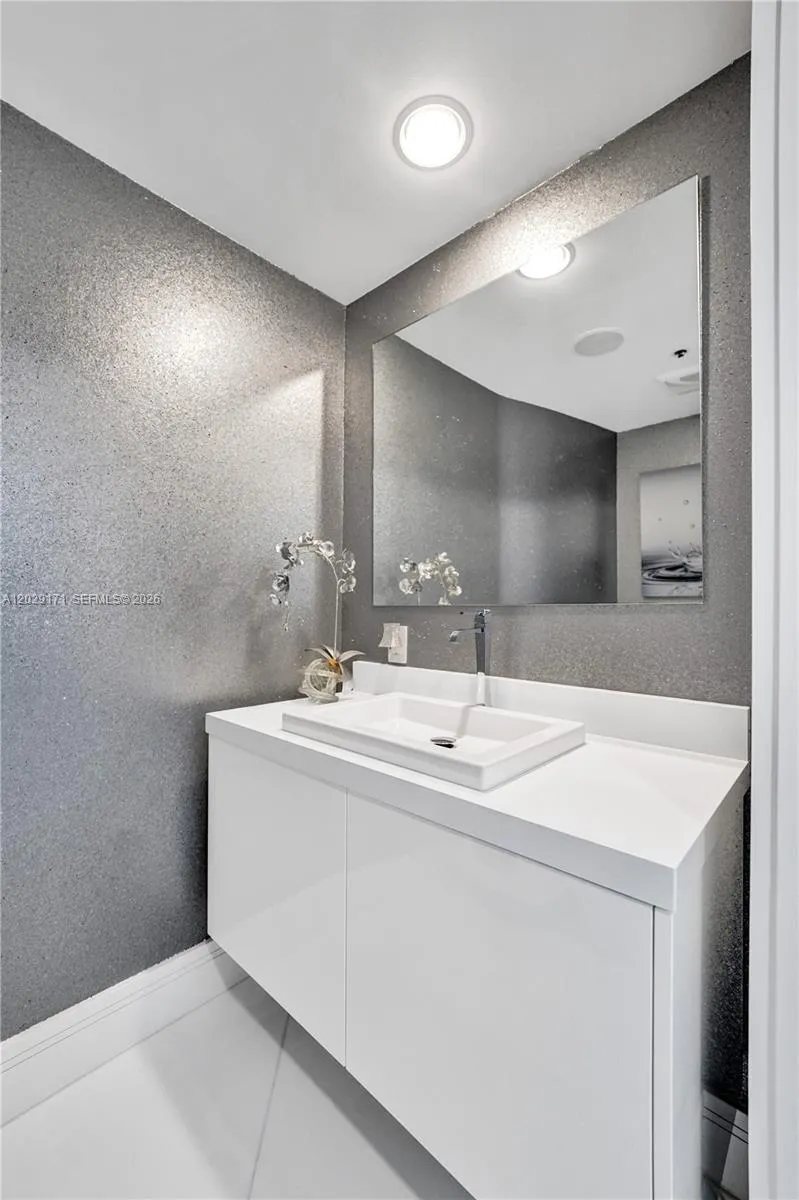3101 S Ocean Dr #2208 Hollywood, FL 33019