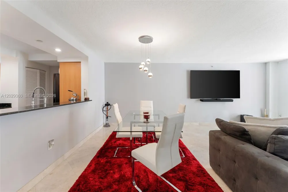 6917 Collins Ave #607 Miami Beach, FL 33141