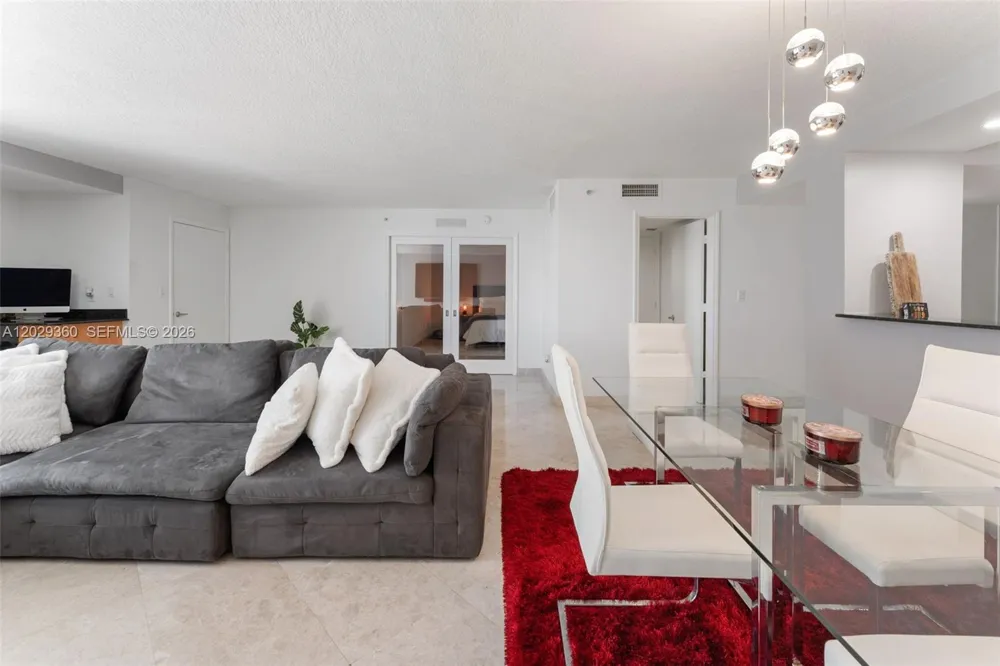 6917 Collins Ave #607 Miami Beach, FL 33141