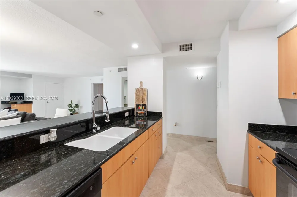 6917 Collins Ave #607 Miami Beach, FL 33141