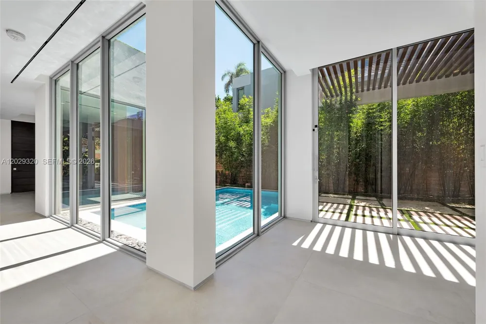 2100 S Miami Ave Miami, FL 33129