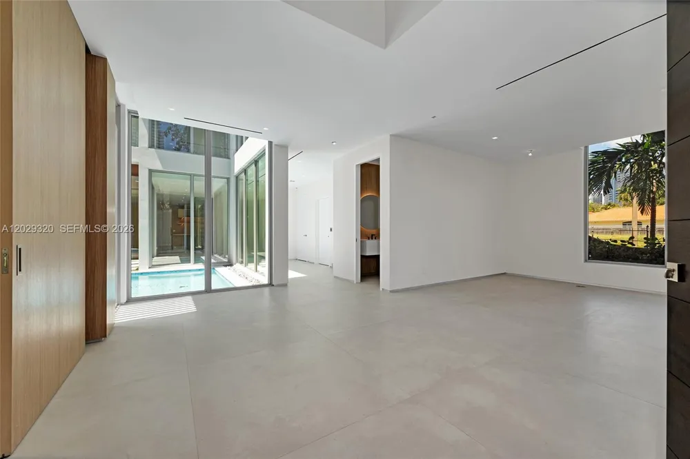 2100 S Miami Ave Miami, FL 33129