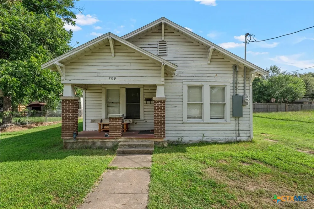 709 E 18th Street Cameron, TX 76520
