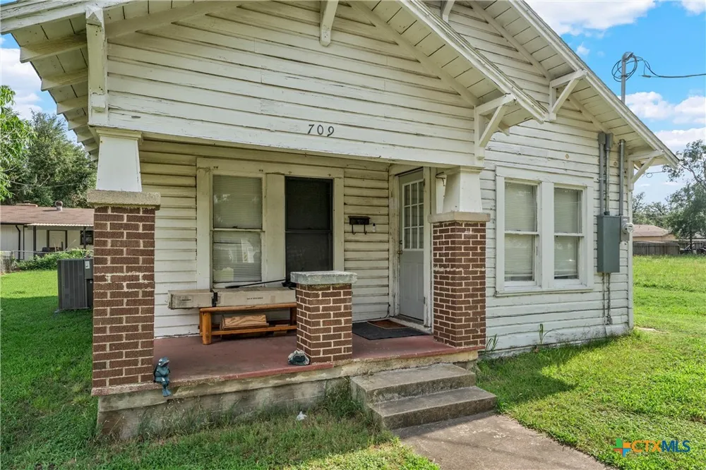 709 E 18th Street Cameron, TX 76520