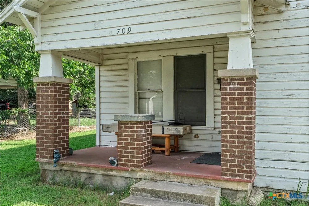 709 E 18th Street Cameron, TX 76520